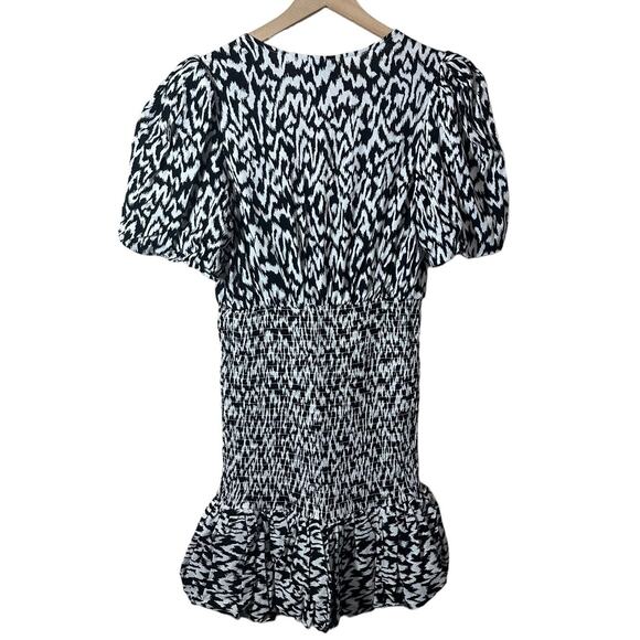 Scoop Women's Black and White Printed Smocked Dress Size Medium Short Sleeve - Picture 4 of 8